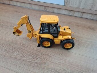 Bruder traktor bagr délka 30 cm