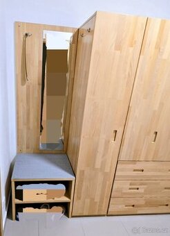 Sestava nábytku z masívu