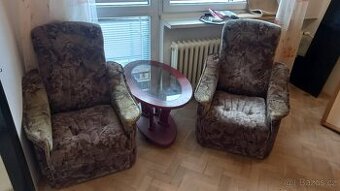 Daruji křesla a konferenční stolek jak nové