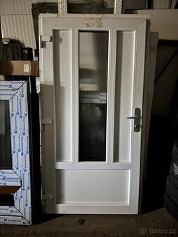 Prodám použité plastové vchodové dveře