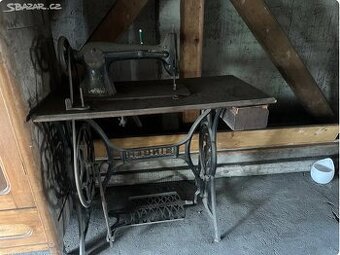 STAROŽITNÝ ŠICÍ STROJ SINGER