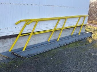 Prodám montované masivní kovové schody, schodiště 3,7m