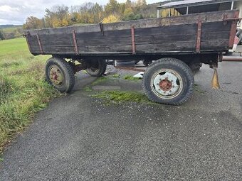 Dvouosý sklopný přívěs za traktor - hydraulika