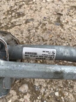 Mechanismus předních stěračů BMW F10