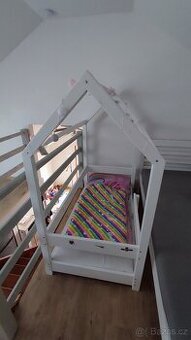 Dětská postel - domeček