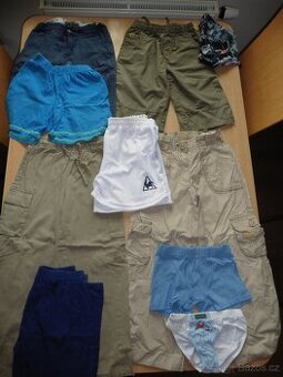 Kalhoty, kraťasy, slipy, plavky vše vel. 122 cm, 6-7