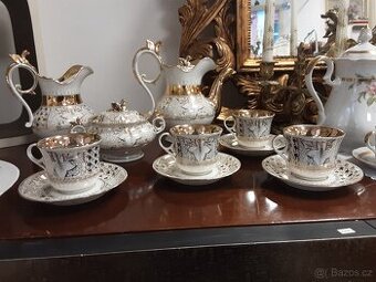 Krásná porcelánová čajová souprava