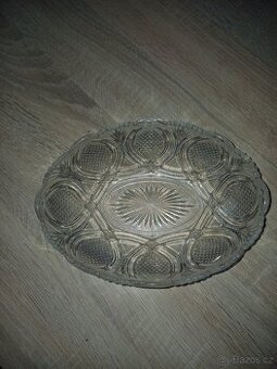 Skleněná oválná miska