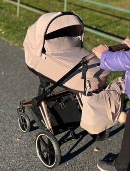Cybex Priam rose gold podvozek a cybex cozy beige korba