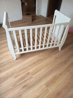 Moderní dětská postýlka