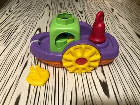 Dětská hračka. Jezdící lodička s vkládacími geometrickými tv