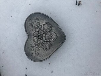 Cinova krabicka ve tvaru srdce