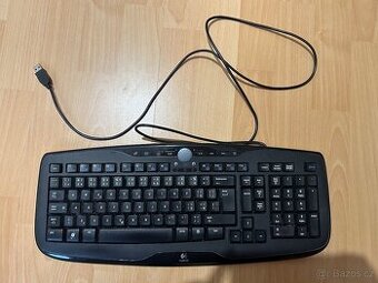 Drátová klávesnice Logitech - CZ rozložení, USB, Multimediál