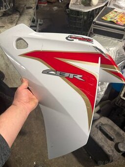 Honda CBR 125 250 bocni kapota stav viz foto
