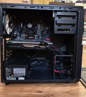 Herní PC + monitor