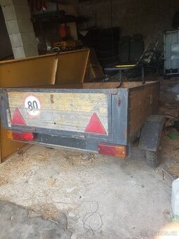 Vlek za auto ci traktor