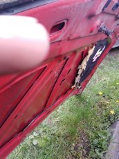 Prodám na Renault Laguna 2 zrcátka, kapotu