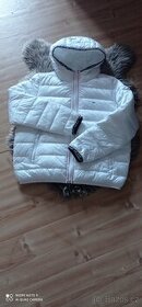 Lehoučká bunda Tommy Jeans.