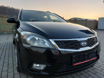 Kia Ceed Kombi 1.4 16V 77kW registrace 12/2011 Nová STK