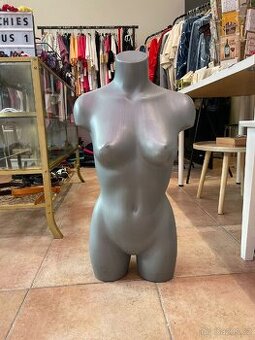 Dámská figurína
