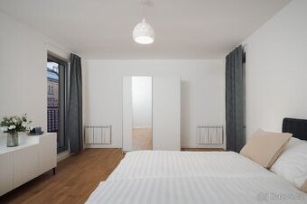 Šatní skříň se zrcadlem SPLIT - bílá, šířka 150 cm (SCONTO)