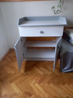 Přebalovací pult