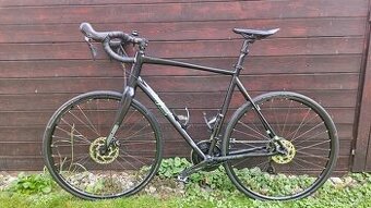 Gravel kolo 4EVER Gromvel 2 – Shimano 105, karbonová vidlice