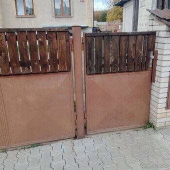 Prodám dvoukřídla vrata+ branka
