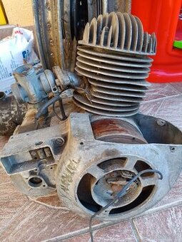 2 MOTORY - SKÚTR MANET