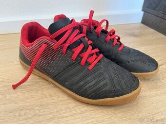 dětské sálové boty na fotbal DECATHLON vel.34