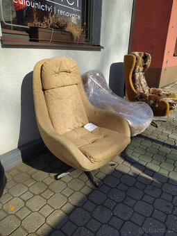 Lehké křeslo na otočné noze