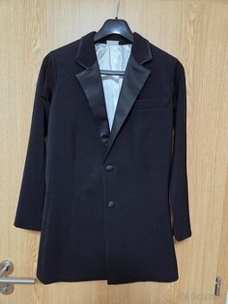 Taneční oblečení pro standardní tance