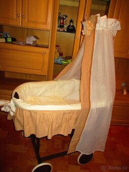 Obr. proutěný košík pro miminko