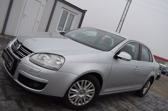 Volkswagen Jetta 1.4 TSI 90KW VÝHŘEV NÍZKÉ KM