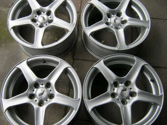 suzuki grand vitara,toyota rav4