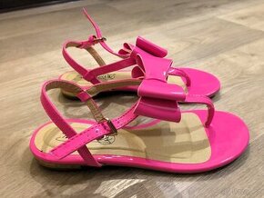 Nové růžové žabky s mašlí