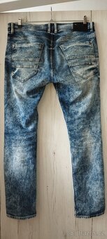 Džíny (možno i s košilí Primark)