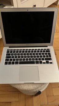 Prodám MacBook Air 2017-vadná základová deska