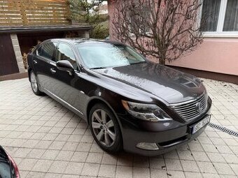 Lexus LS 600hl, koupeno v ČR, možný odpočet DPH