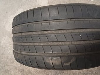 275/35r19