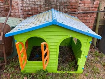 Dětský plastový domeček