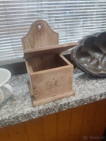 mlýnek na kávu,konvičky na mleko