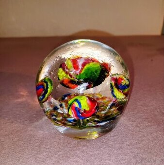 Starožitné těžítko. Sklo květy. V: 7cm, 549gr.