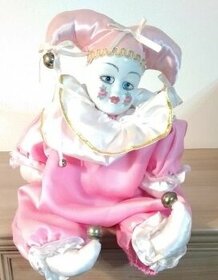 Porcelánová panenka