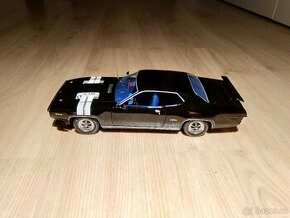 PLYMOUTH GTX COUPE - AUTOWORLD - 1:18