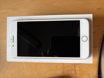 Iphone 8 plus stříbrný 64 GB