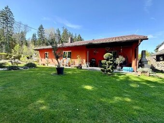Dva rodinné domy se zahradním domkem a zahradou 903 m2, Mari