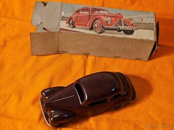 Bakelitové auto škoda Tudor 50. léta značeno Šerý, rarita