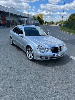 W211 Mercedes
