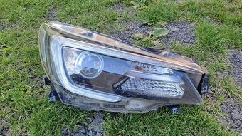Přední světlo Subaru Outback